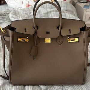 Elegant Brown Leather Handbag